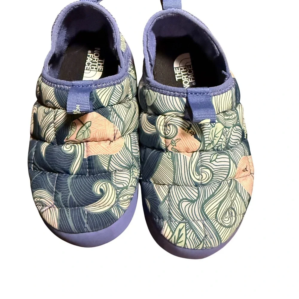 The North Face ThermoBall Traction II Kids 13 Blue Wave Print Insulated Slippers